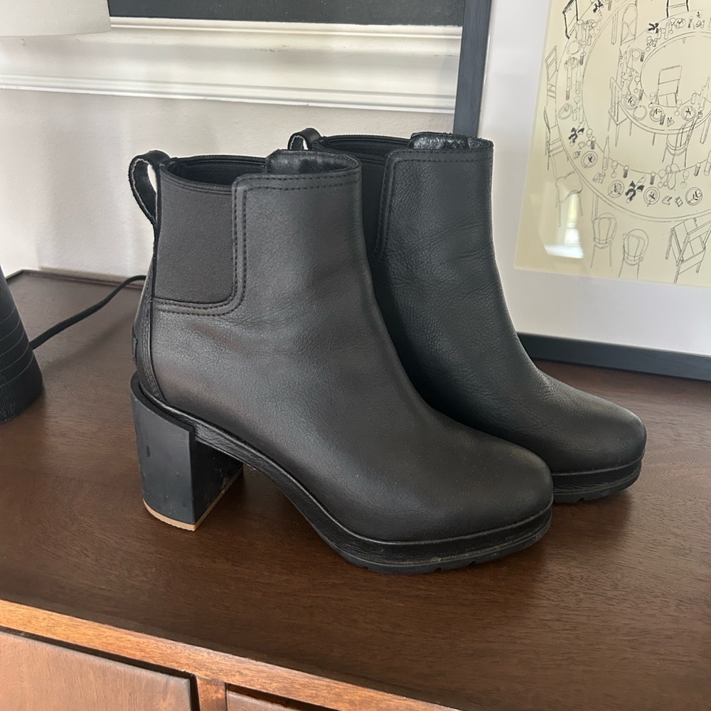 Sorel boots - Picture 2 of 5